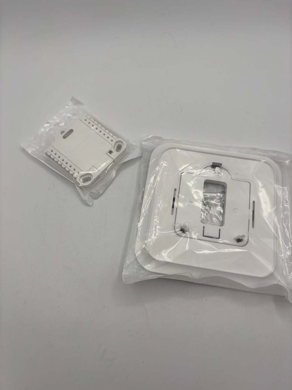 Honeywell Home Small Decorative Cover Plate With Standard Installation Adapter